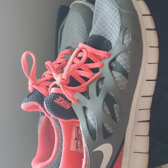 Nike Running Shoes - Picture 2 of 5